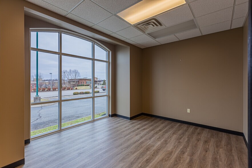More Photos Of 120 Center Pointe Dr, Clarksville Office For Lease