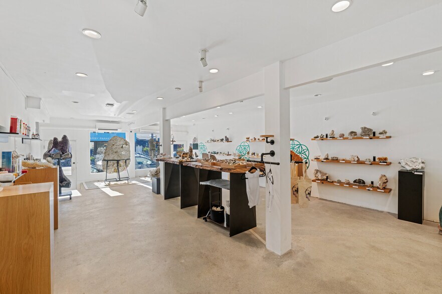 More Photos Of 1423 Abbot Kinney Blvd, Venice General Retail For Sale