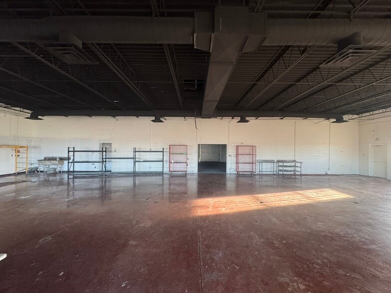 More Photos Of 13425 Snow Rd, Brook Park Freestanding For Lease
