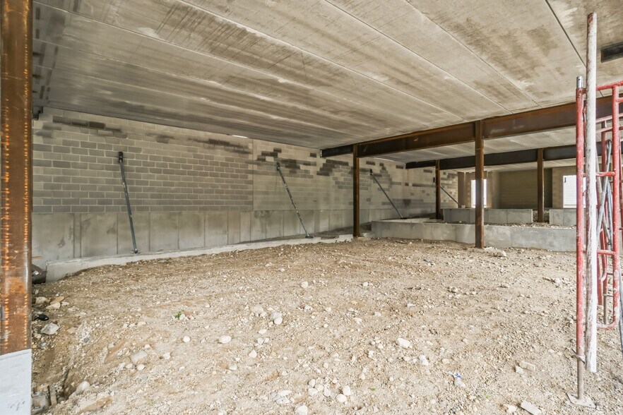 More Photos Of 115 Kettle Moraine Dr S, Slinger Apartments For Lease