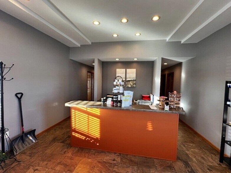 More Photos Of 208 W Cedar St, Spencer Flex For Lease