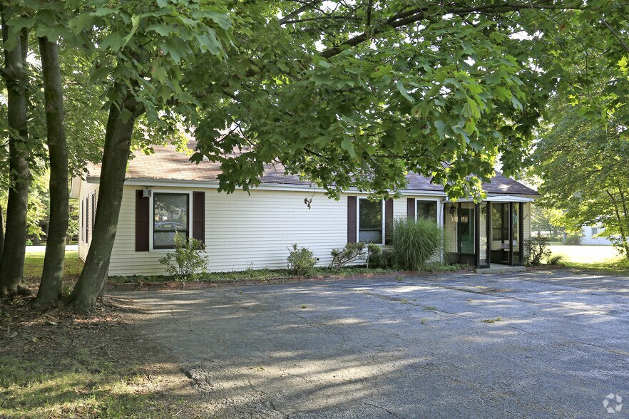 More Photos Of 26025 Broadway Ave, Bedford Office For Sale