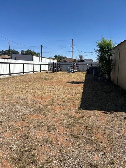 More Photos Of 501 E Broadway St, Andrews Office For Sale