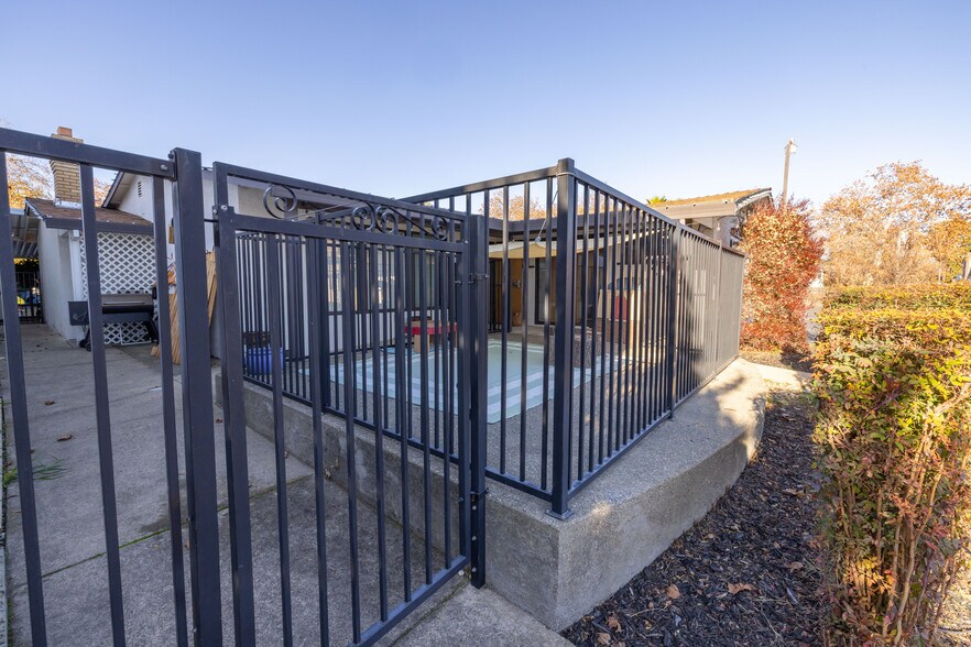 More Photos Of 628 Royer St, Roseville Schools For Lease