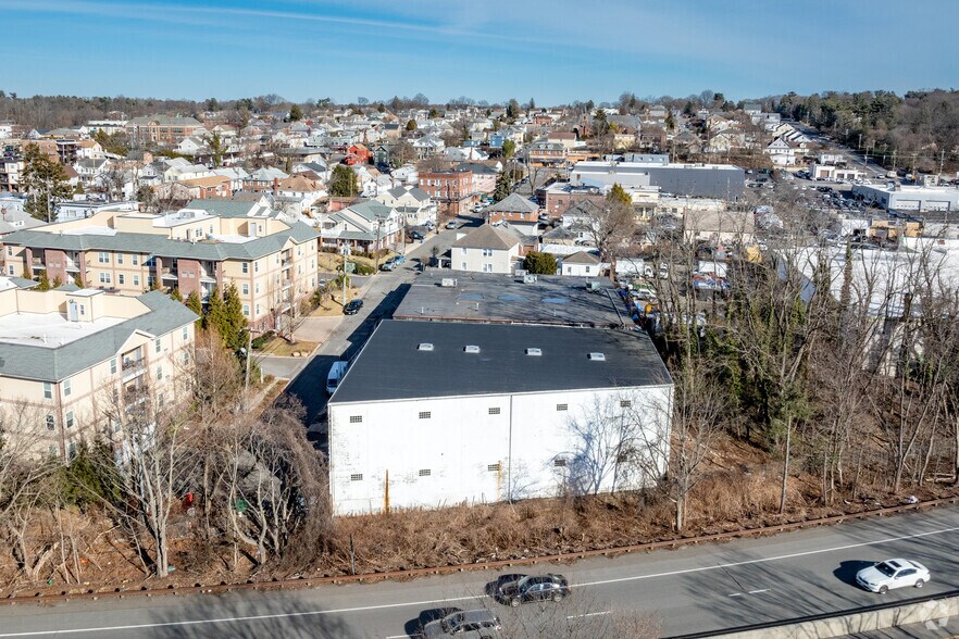 More Photos Of 100 Carney St, Glen Cove Manufacturing For Sale