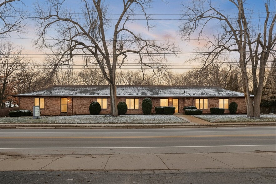 Primary Photo Of 2501 Plainfield Ave NE, Grand Rapids Medical For Lease