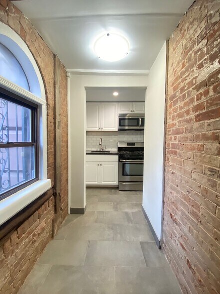 More Photos Of 489 Jersey Ave, Jersey City Storefront Retail Office For Lease