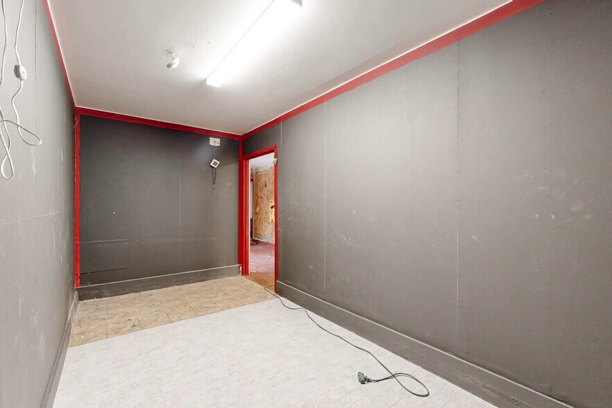 More Photos Of 3558 Wheaton Way, Bremerton Restaurant For Sale