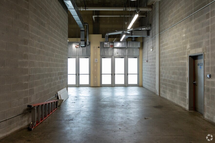 More Photos Of 4400 N Broadway St, Chicago Storefront Retail Office For Sale