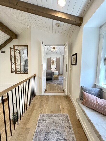 More Photos Of 204 Country Commons Rd, Trout Valley Specialty For Sale