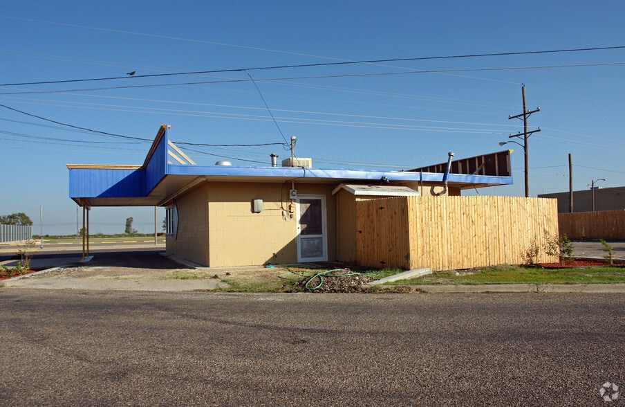 More Photos Of 709 Main St, Wolfforth Fast Food For Sale