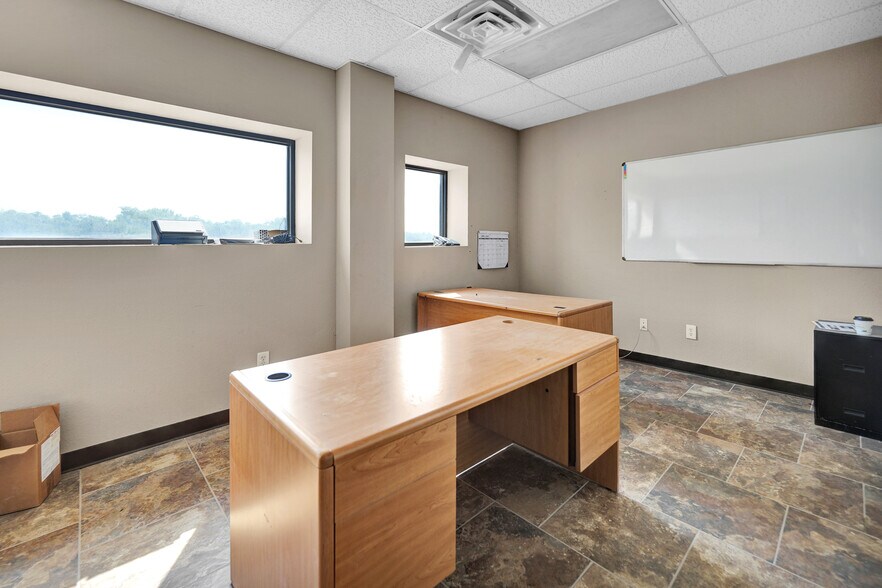 More Photos Of 2451 W Murphy St, Odessa Warehouse For Sale