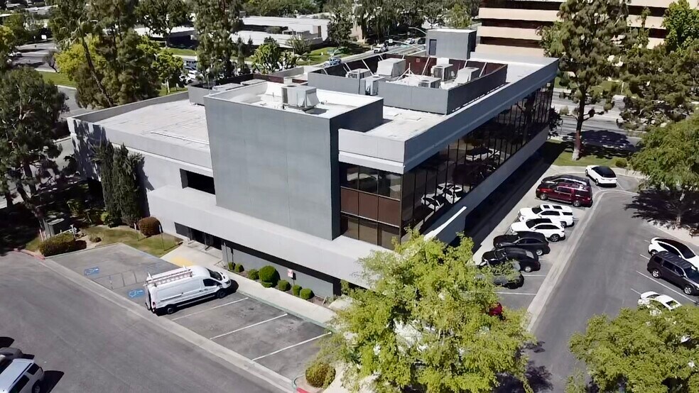 More Photos Of 5055 California Ave, Bakersfield Office For Lease