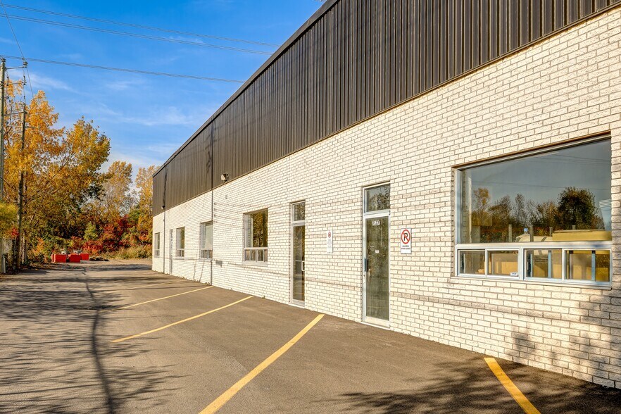 More Photos Of 7527-7583 Boul Henri-Bourassa E, Montréal Flex For Lease