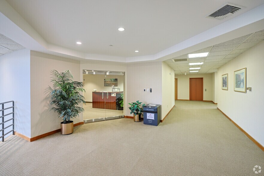More Photos Of 580 Main St, Bolton Office For Lease