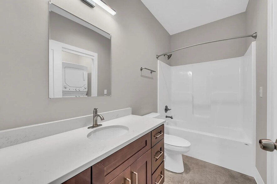 More Photos Of 3937-3937 Kenwood Ave, Kansas City Apartments For Sale