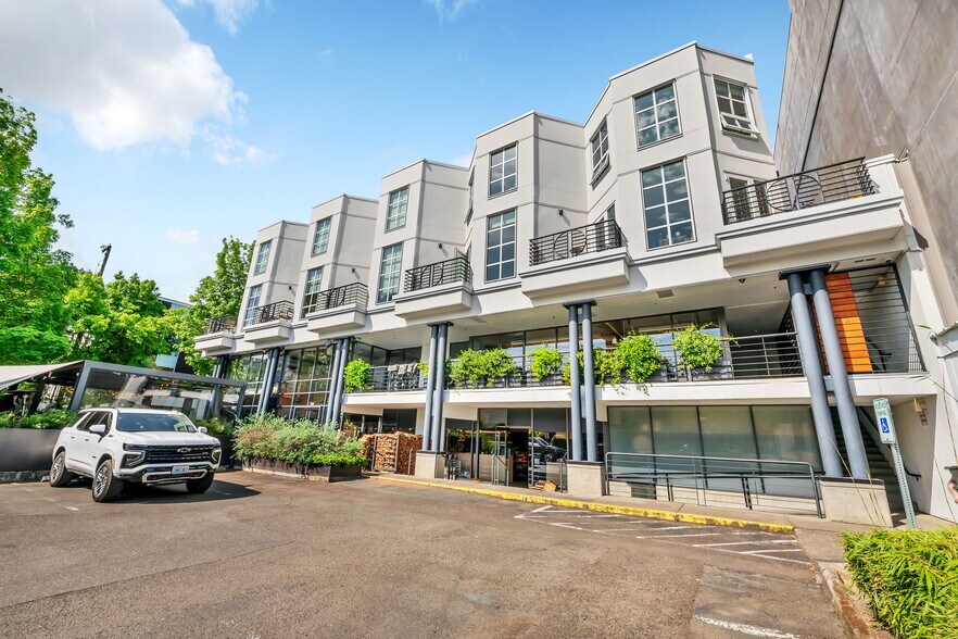 More Photos Of 404 NW 23rd Ave, Portland General Retail For Sale
