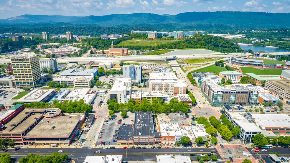 More Photos Of 423 Market St, Chattanooga General Retail For Lease