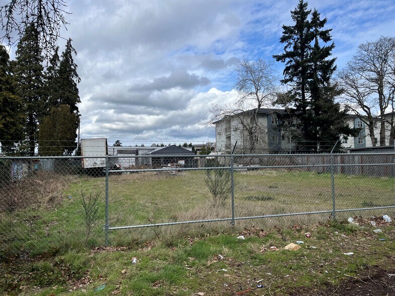 More Photos Of 6124 Lake Grove St SW, Tacoma Auto Repair For Sale