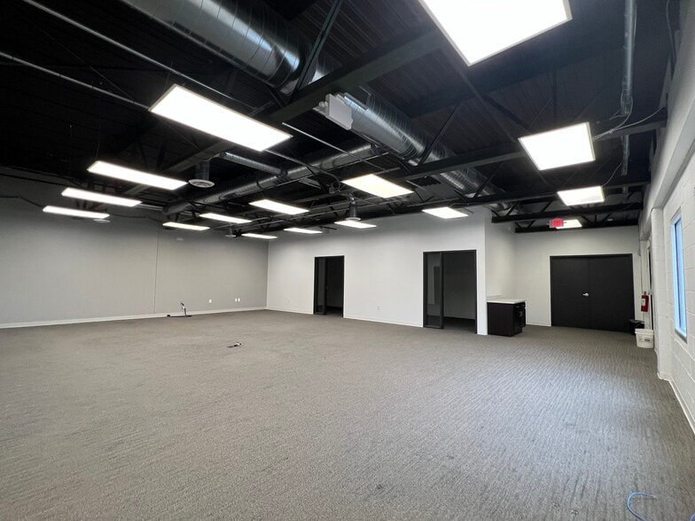 More Photos Of 3808 Shelby St, Indianapolis Freestanding For Sale