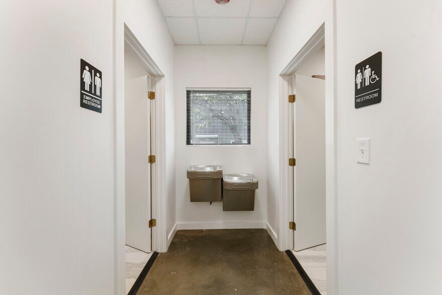 More Photos Of 26211 I-45, Spring Office For Lease