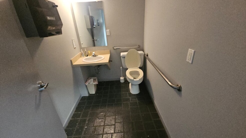 More Photos Of 6721 N Merriman Rd, Garden City Office For Sale