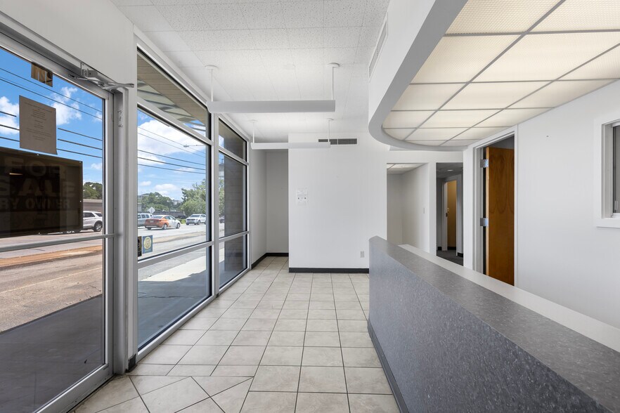 More Photos Of 421 S Beckham Ave, Tyler Medical For Sale