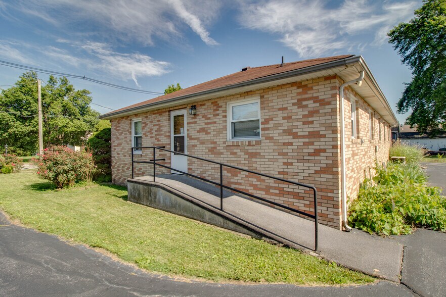 More Photos Of 440 S Prairie St, Bethalto General Retail For Sale