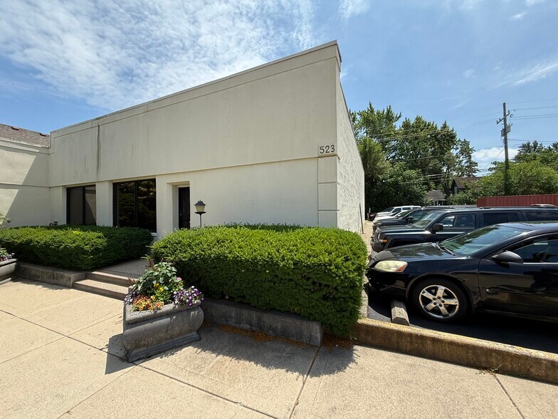 Primary Photo Of 517-523 W 9 Mile Rd, Ferndale Flex For Sale