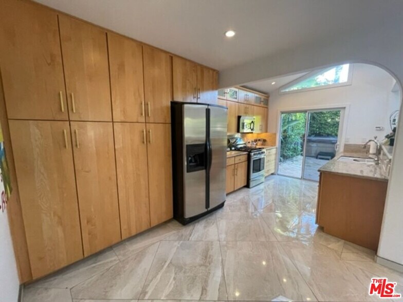 More Photos Of 425 Sunridge St, Playa Del Rey Multifamily For Sale