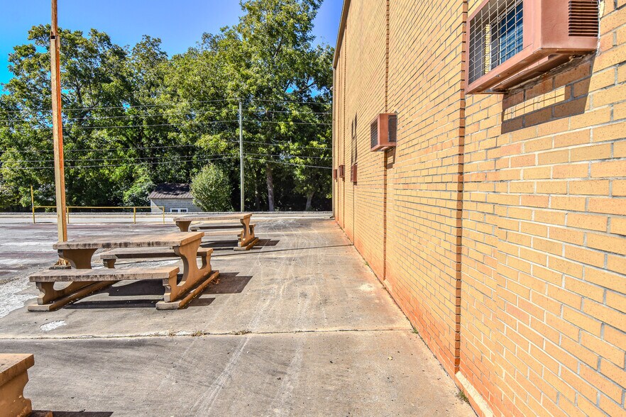 More Photos Of 16 Jackson St, Zebulon Light Distribution For Sale