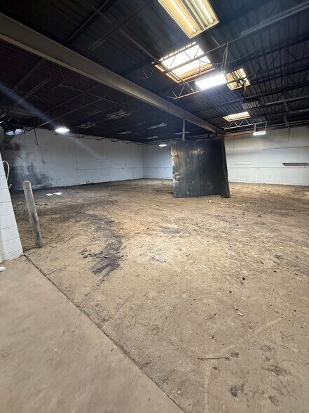 More Photos Of 597 Vandalia St, Memphis Flex For Sale
