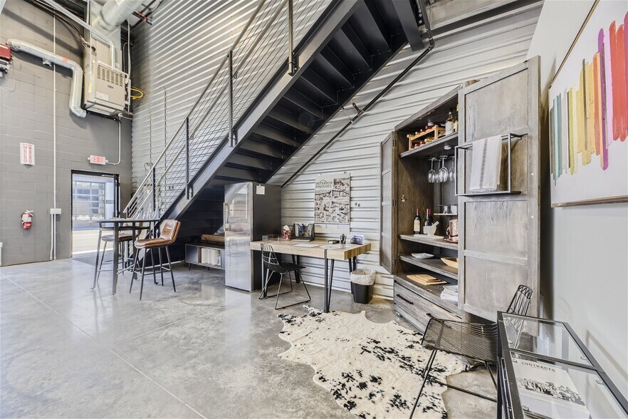 More Photos Of 1006 S. Interstate 25, Castle Rock Light Distribution For Lease