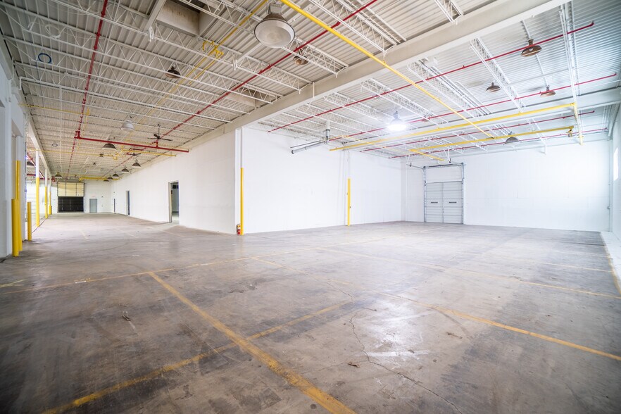 More Photos Of 4609-4801 W Woolworth Ave, Milwaukee Warehouse For Lease