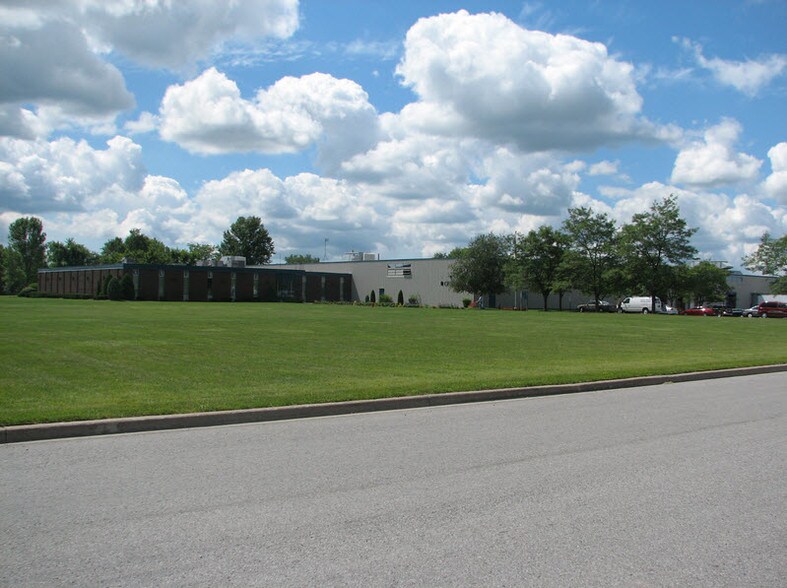 More Photos Of 8699 Stanley Ave, Niagara Falls Warehouse For Lease