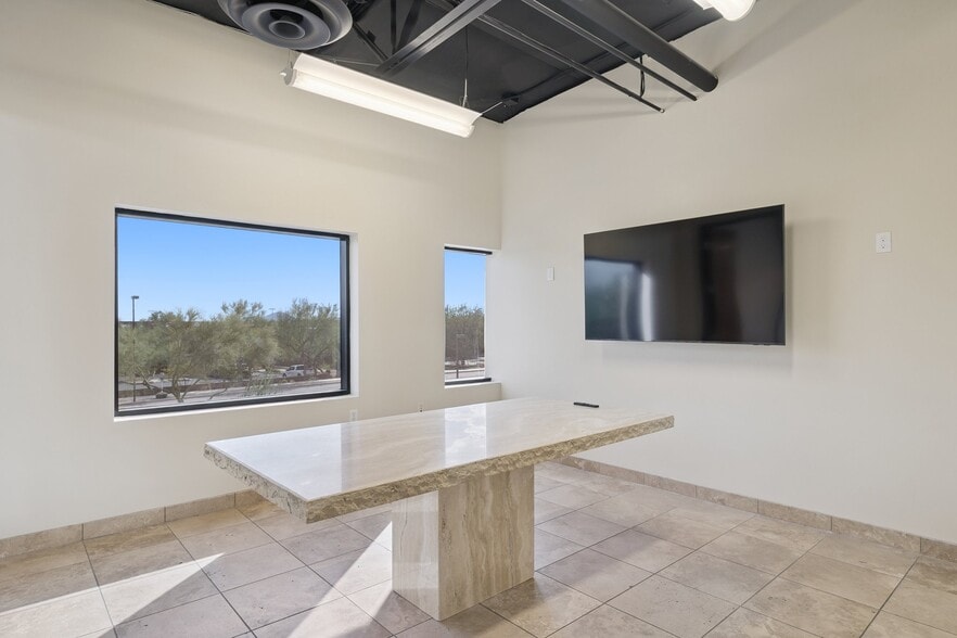 More Photos Of 9096 E Bahia Dr, Scottsdale Showroom For Lease