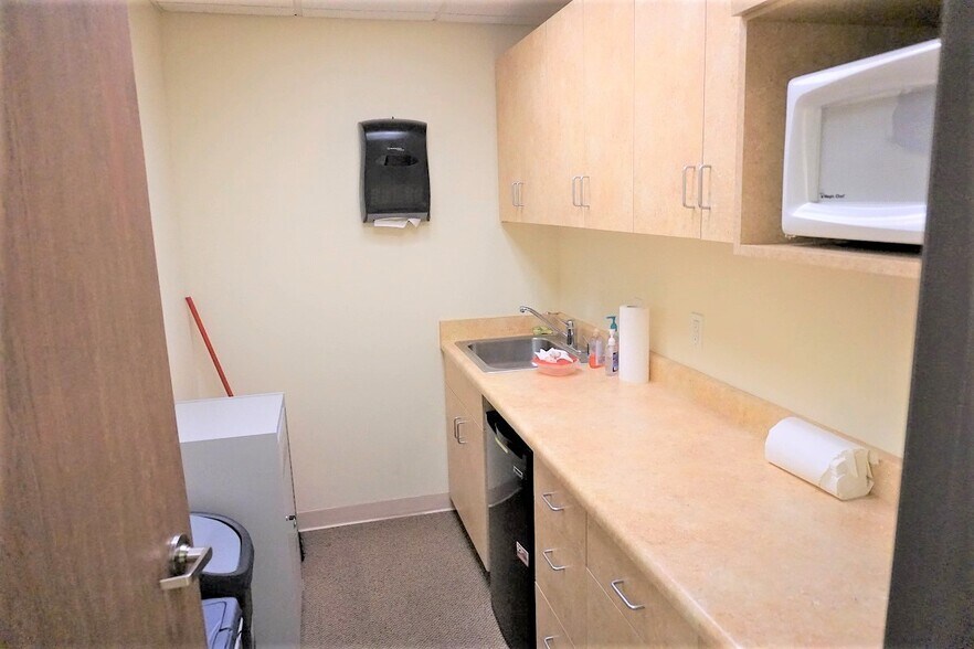 More Photos Of 16041 Kamana Rd, Apple Valley Medical For Lease