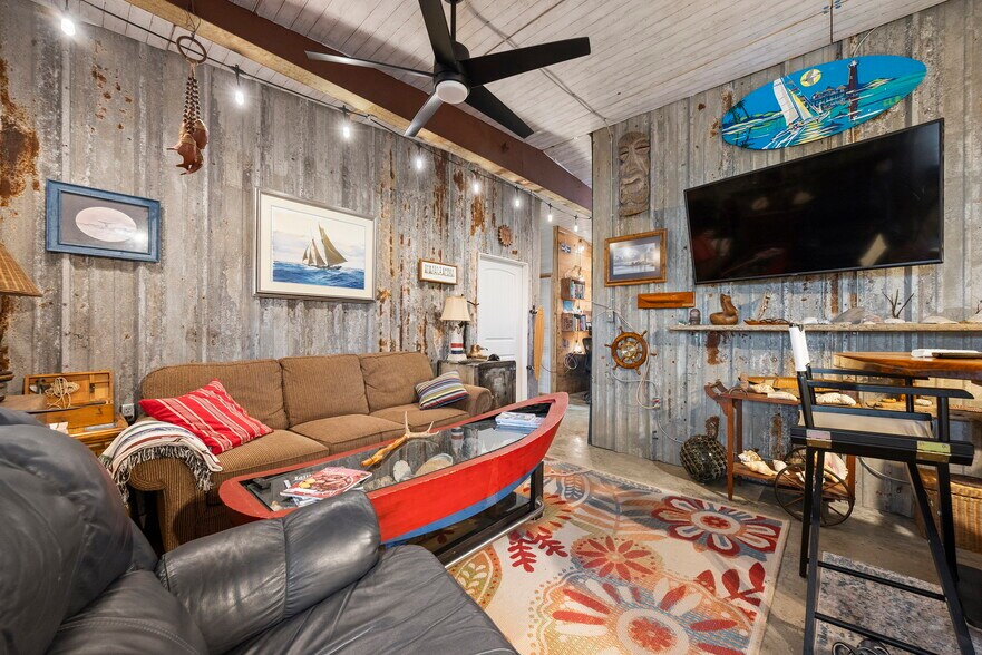 More Photos Of 206 Highway 35 S, Rockport Manufacturing For Sale