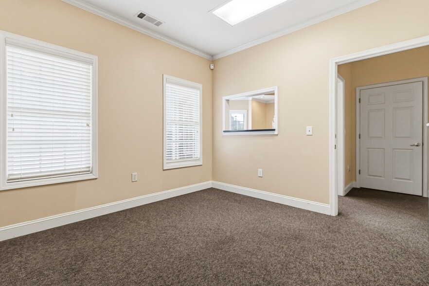 More Photos Of 100-126 Prospect Pl, Alpharetta Office For Sale