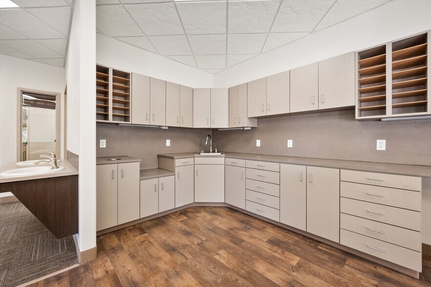 More Photos Of 6102 82nd St, Lubbock Medical For Lease