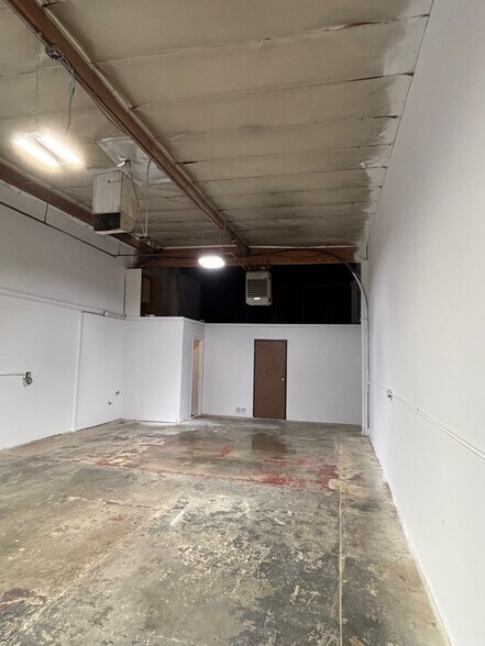 More Photos Of 255 Easy St, Simi Valley Manufacturing For Lease