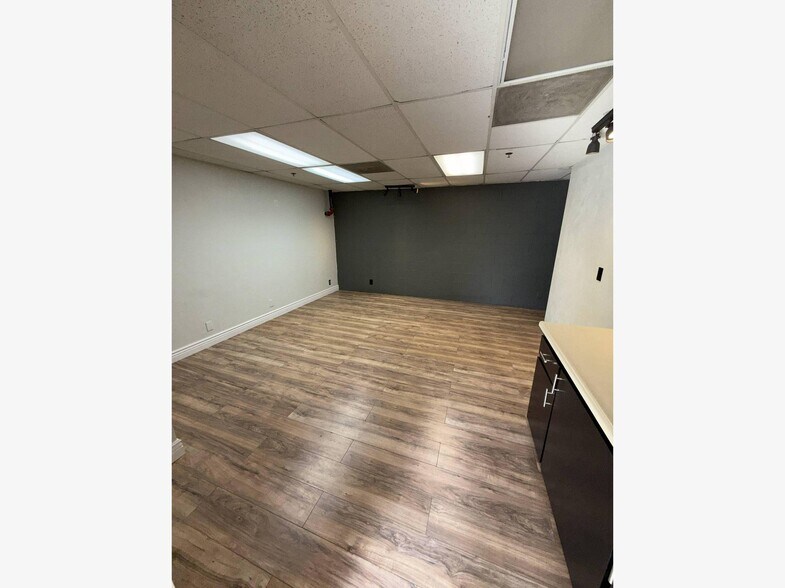 More Photos Of 4820-4834 Bissell Ave, Richmond Flex For Lease