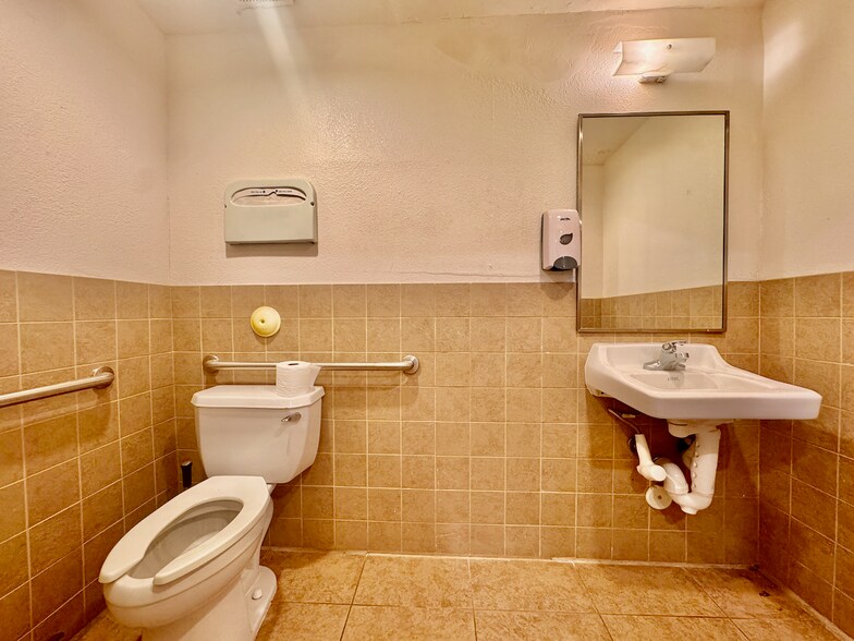 More Photos Of 501 N Arizona Ave, Chandler Restaurant For Sale