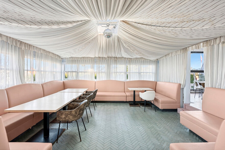 More Photos Of 4 S Elmwood Ave, Montauk Restaurant For Sale