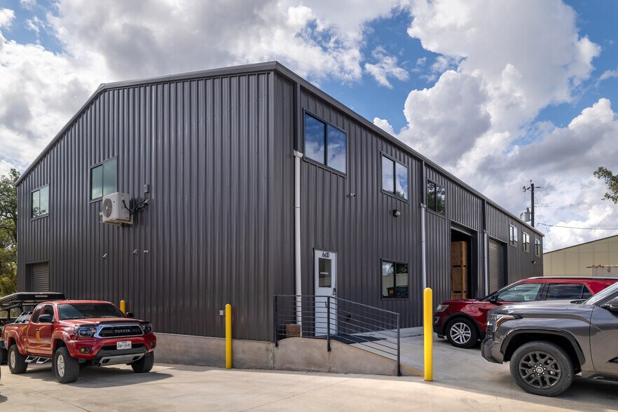 More Photos Of 15210 Fitzhugh Rd, Austin Warehouse For Sale