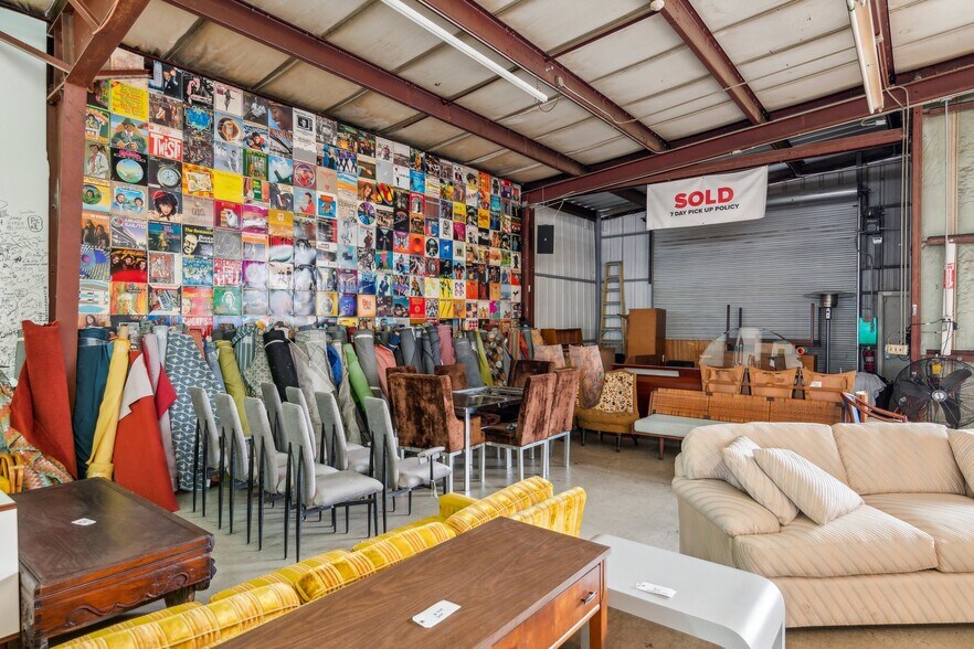 More Photos Of 1080 Katherwood Dr SW, Atlanta Showroom For Sale
