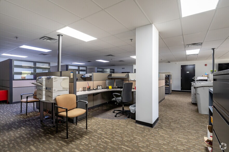 More Photos Of 251 Diversion St, Rochester Office For Sale