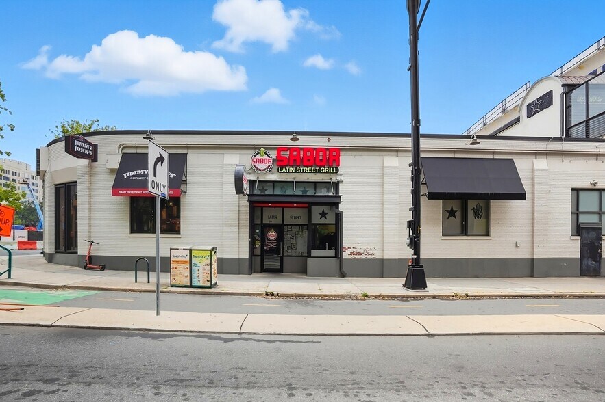 More Photos Of 300-314 N College St, Charlotte General Retail For Lease