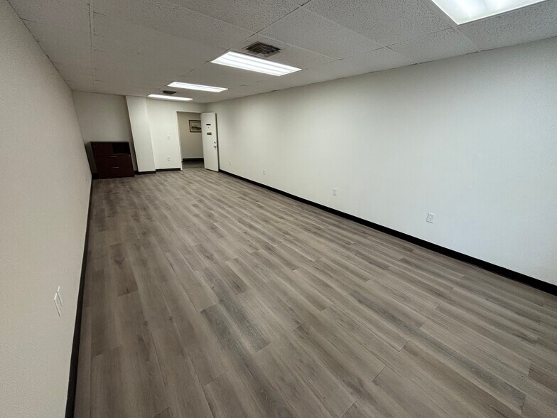 More Photos Of 1912 W Anderson Ln, Austin Loft Creative Space For Lease