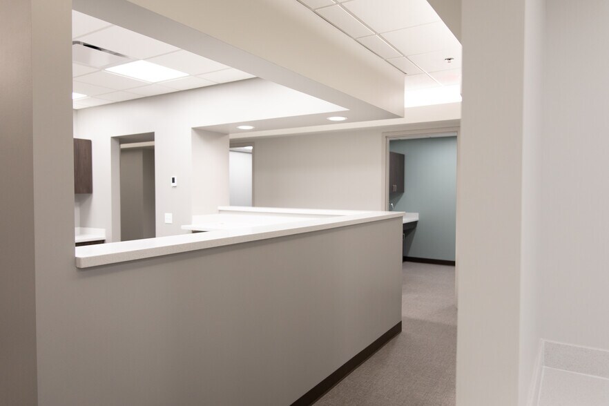 More Photos Of 17030 Lakeside Hills Plz, Omaha Medical For Lease